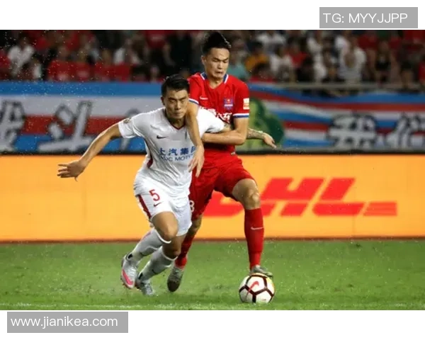 中超激战上港迎战重庆斯威争夺关键三分精彩对决即将上演 中超激战上港迎战重庆斯威争夺关键三分精彩对决即将上演